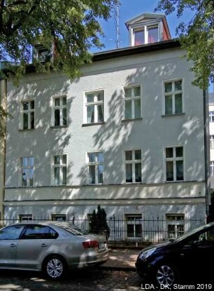 Mietshaus & Einfriedung; Berlin, Treptow-Köpenick