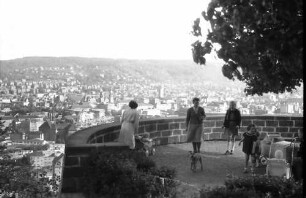 Stuttgart: Blick vom Kriegsbergturm, Vordergrund Rondell