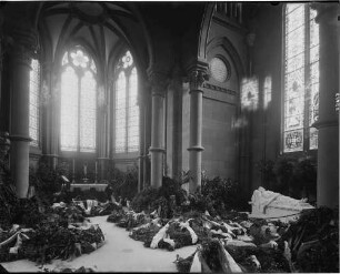 Karlsruhe Großherzogliches Mausoleum - Grabkapelle Innenansicht Beerdigung des verstorbenen Großherzog Friedrich Wilhelm Ludwig von Baden (1826-1907) Kränze