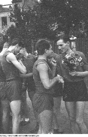 Dresden. Betriebssportgemeinschaft (BSG) Traktor Dresden, Volleyballspiel, 1958