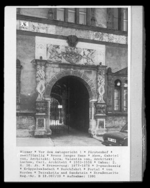 Fürstenhof — Neues langes Haus — Portal