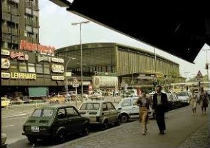 Berlin: Bahnhof Zoo von der Joachimstaler Straße