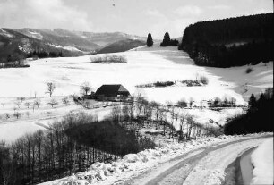 Horben: Hof bei Horben im Winter; mit Blick zum Schauinsland