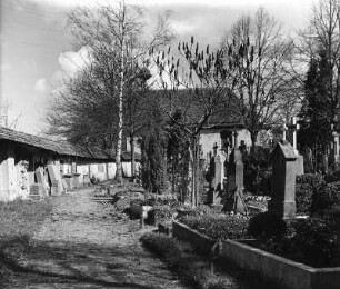 Weil der Stadt. Friedhof. Einfriedung und Gräberreihe