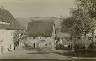 Lauenstein, Wohnhäuser : Lauenstein. Wohnhäuser mit Ladeneinbauten. Straßenansicht
