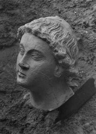 Abguß des Kopfes der Figur hinter Remigius