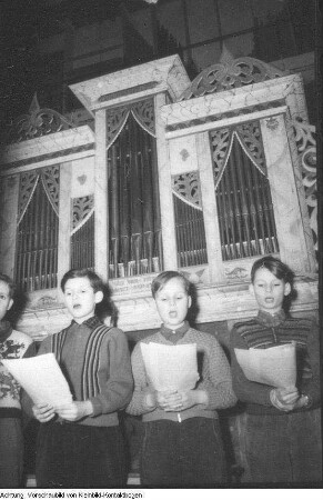 Dresden, Kreuzschüler im Orgelbaubetrieb Jehmlich, 1957