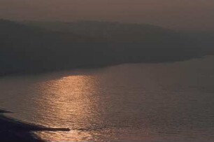 Frankreich. Haute Normandie. Seine Maritime. Pourville. Blick auf Meer und Kreidefelsen im Abendlicht