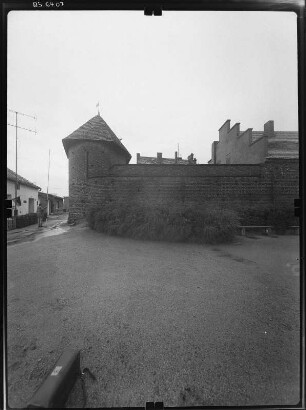 Lübben. Stadtmauer (um 1480). Eckturm (sog. Hexenturm). Feldseite