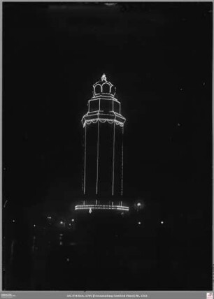 Sängerfest: illuminierte Festsäule auf den Hohenzollernplatz bei Nacht