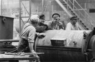 VEB Chemiekombinat Bitterfeld. In der Produktion