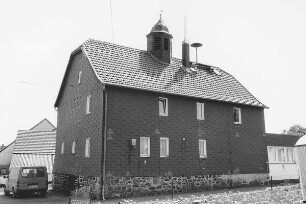 Ehemalige Schule und Feuerwehrhaus (Schulbau, ehem.); Birstein, Mittelstraße 7