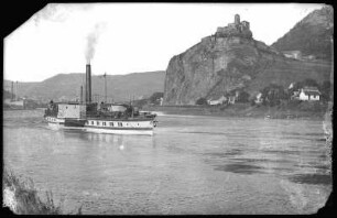 Aussig. Burgruine Schreckenstein an der Elbe mit Personen-Seitenraddampfer "Prinz Georg"