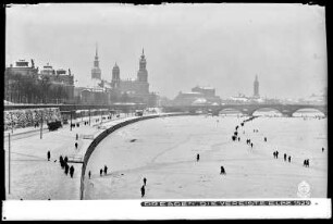 Dresden, die vereiste Elbe 1929, Blick auf Augustusbrücke und Katholische Hofkirche