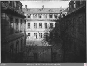 Bürgerhospital mit Hof vom Physikalischen Verein aus