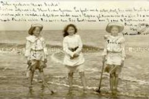 Junge Mädchen am Meer