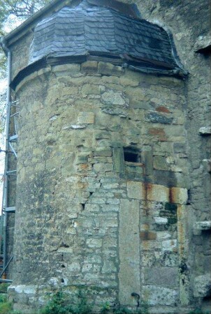 Laurentiuskirche; halbrunder Treppenanbau Nordseite mit vermauerter Tür