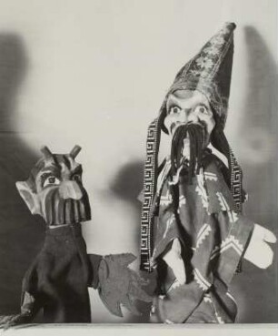 Zwei Handpuppen: Teufel und Zauberer : Dresden. Weihnachtsmesse 1950. Zwei Handpuppen: Teufel und Zauberer
