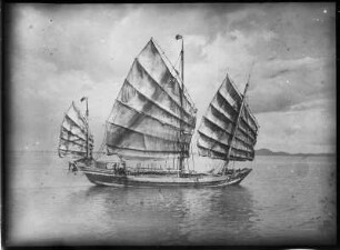 Segelschiff : Thailand. Eine Dschunke auf offener See, eventuell im südchinesischen Meer, 1908/913