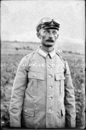 Soldat auf einem Feld, 1. Weltkrieg