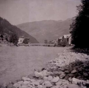 Zell am Ziller. Ortsteilansicht mit Brücke über die Ziller
