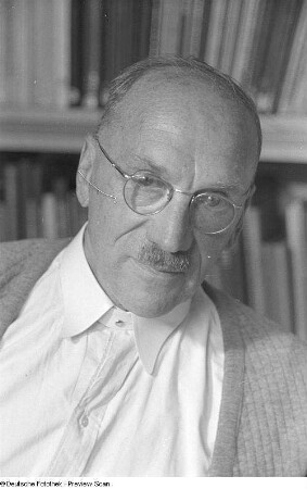 Porträtaufnahmen des Arztes Professor Dr. Ferdinand Sauerbruch