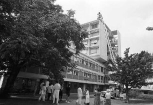 Freiburg im Breisgau: Feuerwehrübung an der Zahn-Klinik des Universitätsklinikums