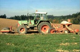 Fotografie: Drillkombination, Drillsaat, Kreiselegge, Pneumatische Verteilung, Schleppschar, Zwillingsreifen, Frontpacker, Reifenpacker
