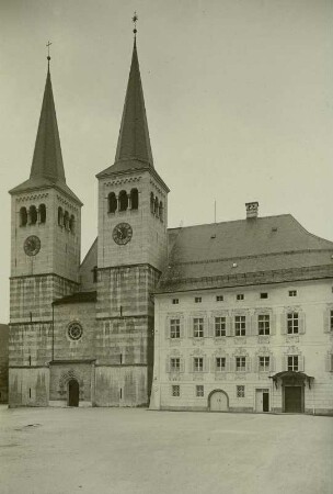Katholische Stiftskirche & Ehemalige Augustinerchorherrenkirche Sankt Peter und Johannes der Täufer