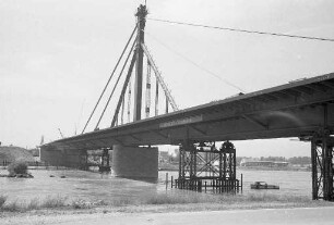 Bau der Rheinbrücke Maxau.
