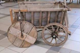 Leiterwagen mit Kriegsschaden