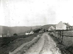 Gehlberg. Ortsteilansicht mit Dorfkirche