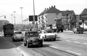 Freiburg: Verkehr mit LKW; in der Eschholzstraße (Ecke Ferdinand-Weiß-Straße)