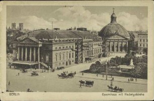 Berlin - Opernhaus mit Hedwigskirche