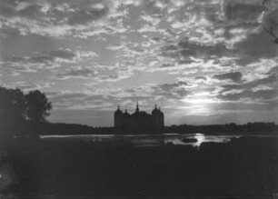Schloss Moritzburg : Moritzburg. Blick zum Schloss Moritzburg