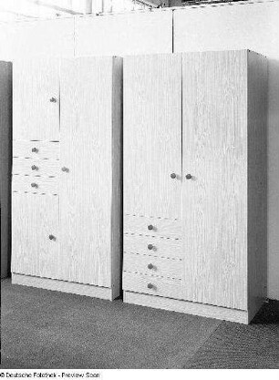 Anbauschrank : Schlafzimmermöbel. Zwei Anbauschränke (1983; VEB Möbelkombinat Dessau)