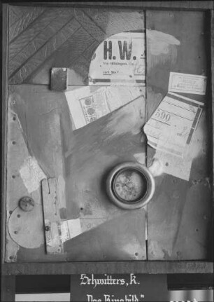Das Ringbild : Schwitters, Kurt: Das Ringbild. Materialbild. Um 1921. Ausstellung: Entartete Kunst. Dresden, Lichthof im Rathaus, 23. September - 18. Oktober 1933