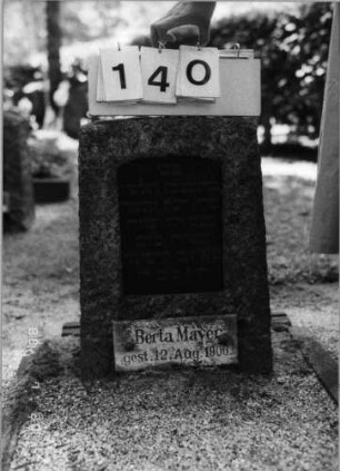 Grabstein 140