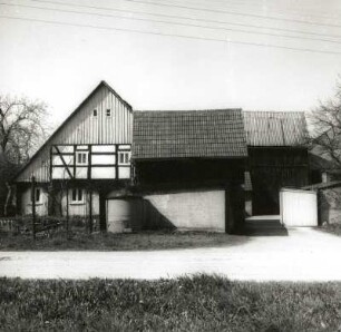 Ralbitz-Rosenthal-Naußlitz (Kreis Kamenz). Wohnhaus und Wirtschaftsgebäude. Straßenfront