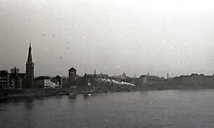 Grund, Peter; Düsseldorf; Stadtansichten - Blick auf Stadtansicht von Brücke aus