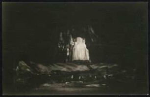 Bühnenbild, Festspielhaus Bayreuth: Einsturz der Gibichungenhalle (Götterdämmerung)
