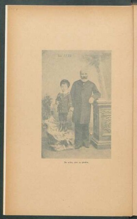 De niño, con su padre [Fotografía]