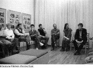 Ausstellungsgespräch zu einer Ausstellung mit Fotografien Christian Borcherts, aufgenommen in Neubrandenburg