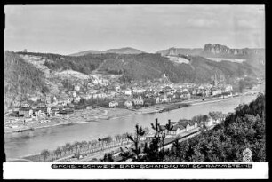 Blick auf Bad Schandau an der Elbe und Schrammsteine