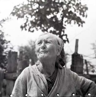 Alte Frau : Portrait einer alten Bäuerin