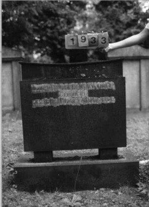 Grabstein 1933 [Hahn S. 63 Grab-Nr. 2811]