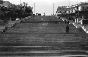 Odessa [Ukraine]: Die Potemkische Treppe mit dem Denkmal Richelieu
