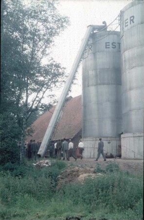 Fotografie: Ein- und Auslagerungstechnik, Hochsilo, Hochbehälter gasdicht, Förderband