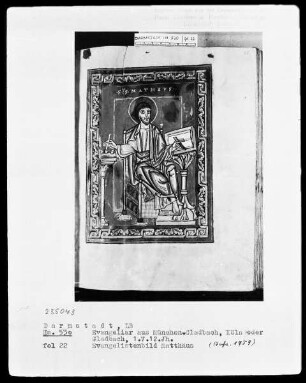 Evangeliar mit Capitulare aus Gladbach — Evangelistenbild Matthäus, Folio 22 recto