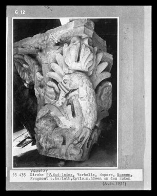 Fragment eines korinthischen Kapitells mit Löwen